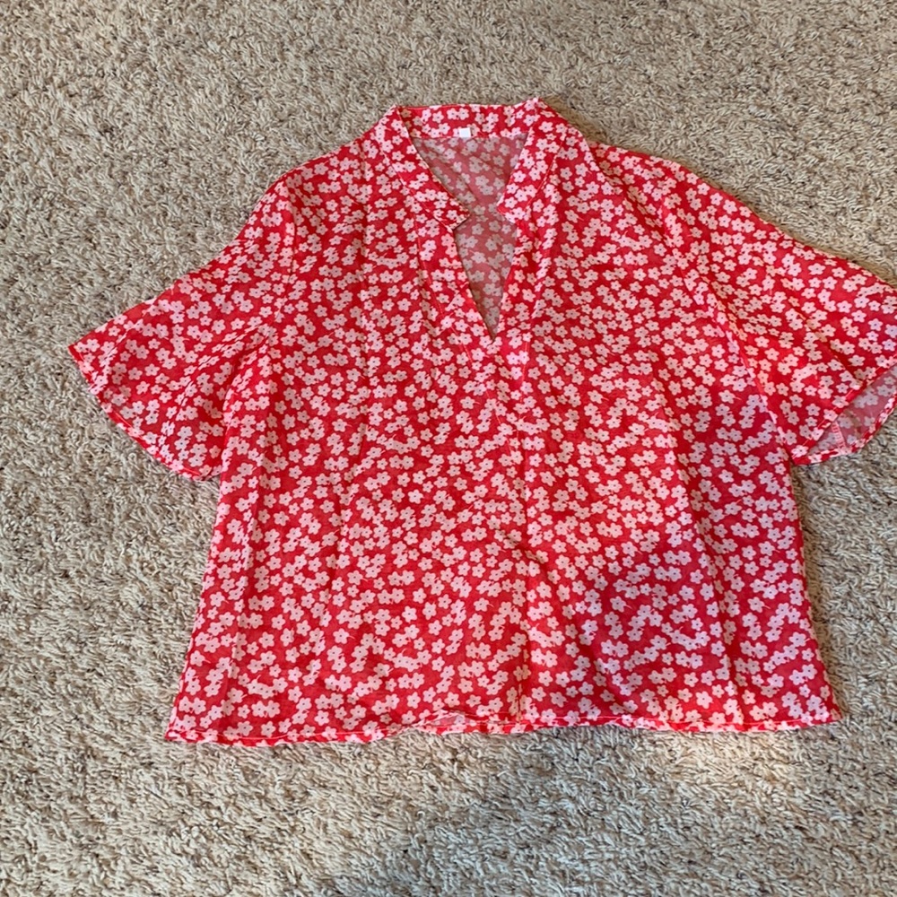 NWOT woman’s light weight top